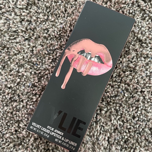 Kylie Cosmetics Velvet Liquid Lipstick & Lip liner